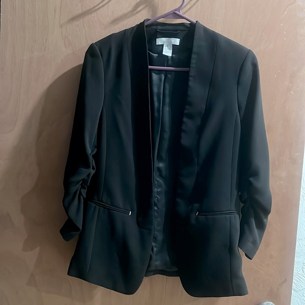H&M lined, buttonless jacket with tiny gold embellishment on pocket ,like new